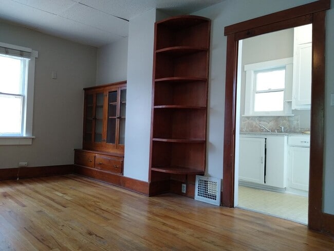 Building Photo - DU Charming 1920's Bungalow 2 Beds 1 Bath  Available Now