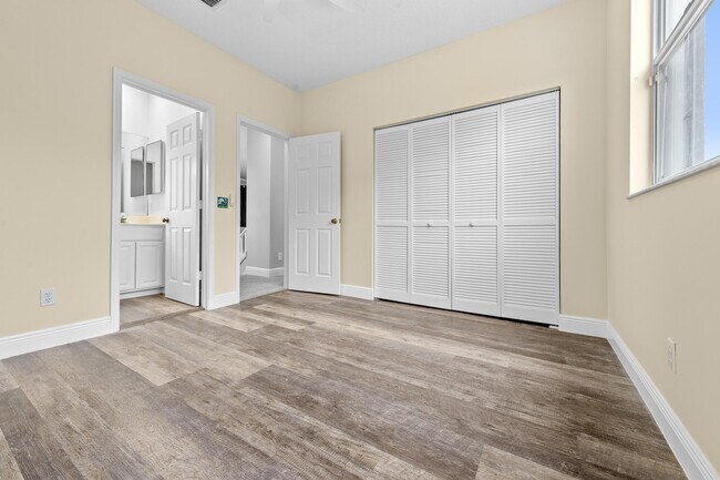 Building Photo - 3033 SE Brierwood Pl