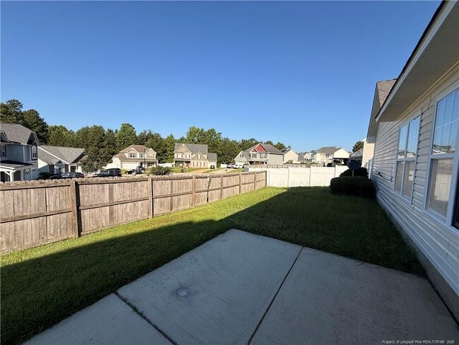 Building Photo - 402 Colonist Pl