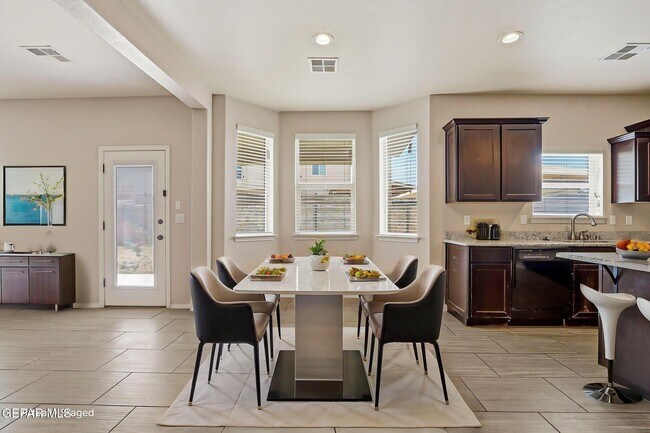 Building Photo - 1041 Earthstar Pl