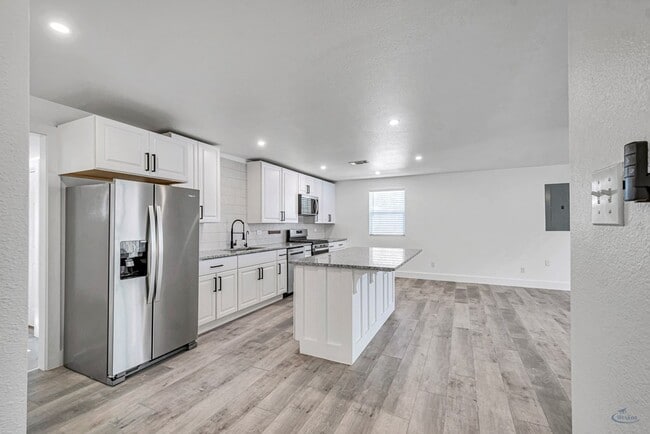 Building Photo - 1607 Butternut Ln