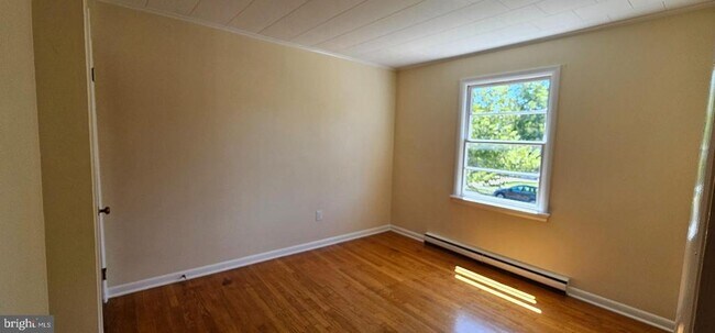 Building Photo - 204 E Whitlock Ave