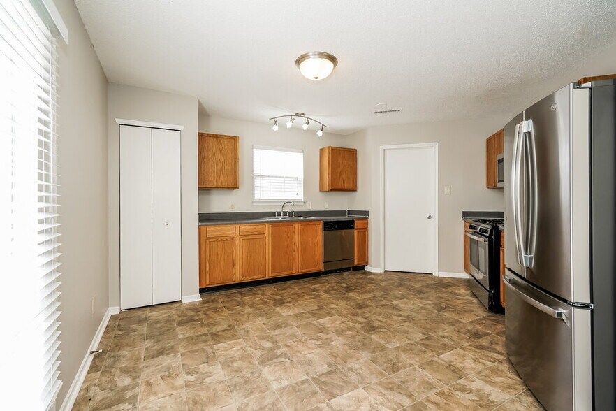 Building Photo - 10841 Zimmerman Ln