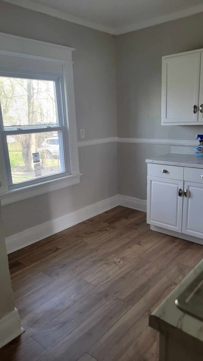 Building Photo - 6th Street rental