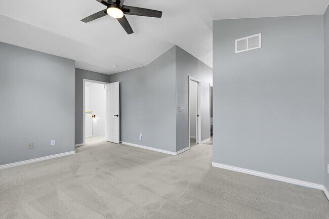 Building Photo - $2,640.95- 3 Bed, 3 Bath Townhome in Aurora with Central AC, In Unit Laundry and Patio Space!