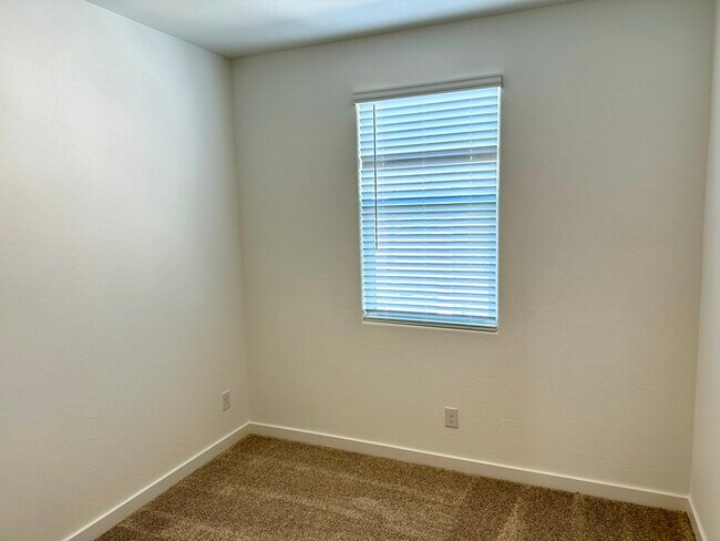 Building Photo - Amazing NEWER Lennar home in Hawes Crossing