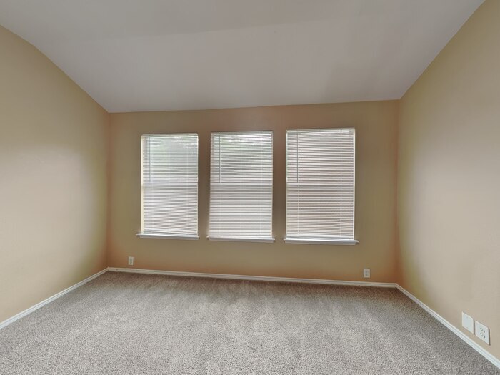 Building Photo - 152 E Kirnwood Dr