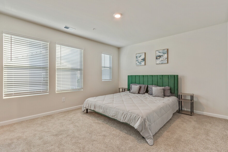Building Photo - Room in Townhome on Chestnut Trce