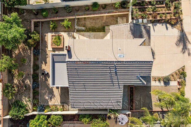 Building Photo - Charming 3 Bed/2.5 Bath Home With A Spacious Backyard And 3-Car Garage in Lake Elsinore!