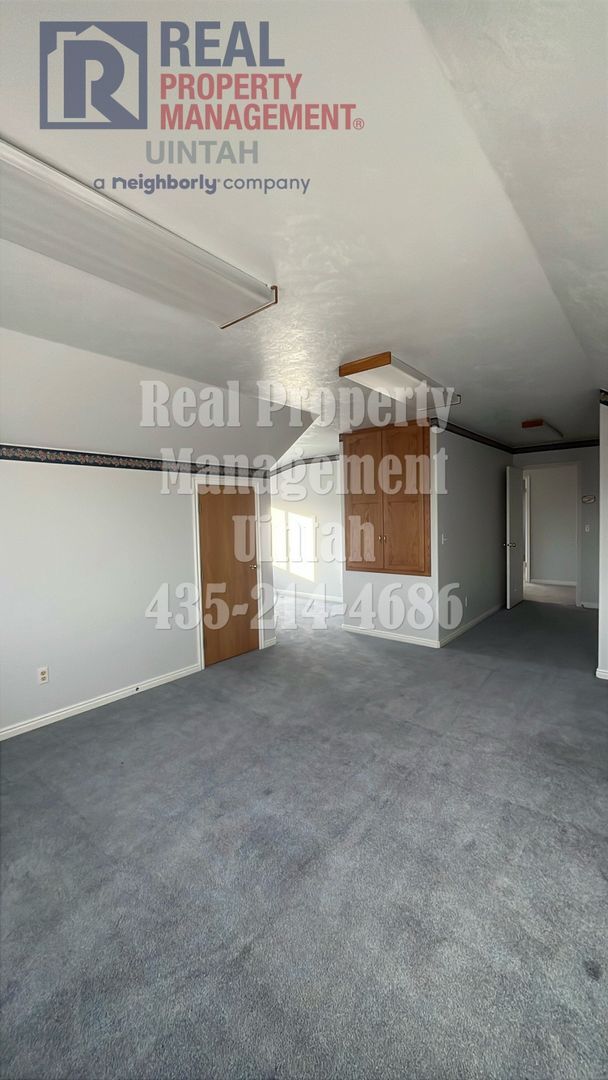 Building Photo - RENT & DEPOSIT HAS BEEN REDUECED!! Cute 6 ...