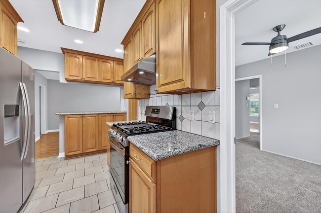 Building Photo - 4913 Premiere Ave