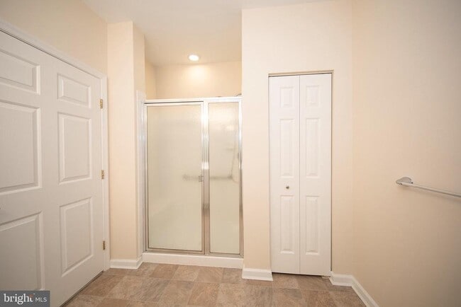 Building Photo - 712 Kings Path