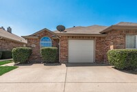 Building Photo - Attractive Duplex Unit in North Fort Worth