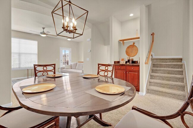 Building Photo - Immaculate 3 Bedroom Townhome Near Downtown COS