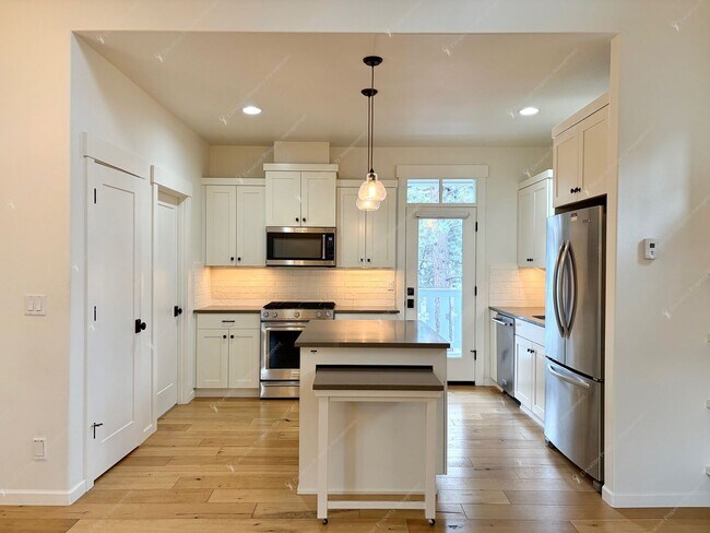 Building Photo - Stunning 2 BR home in Northwest Crossing