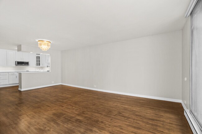 Building Photo - 6007 N Sheridan Rd