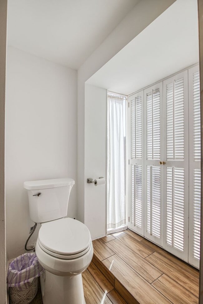 Building Photo - (Completely Furnished) Beautiful 1 bed/1 bath Apartment. With Pool  in the premises.