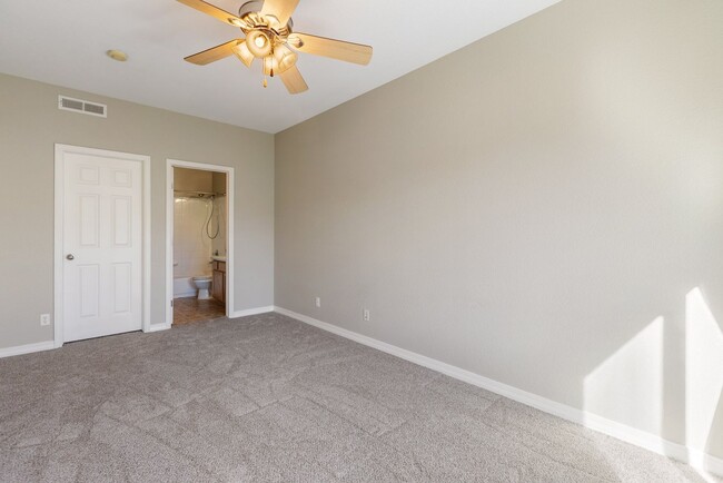 Building Photo - Immaculate 2 Bed 2 Bath Condo with Pikes Peak Views in D49!!!