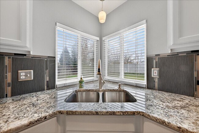 Building Photo - Beautiful NW Meridian Home with Privacy and Community Amenities