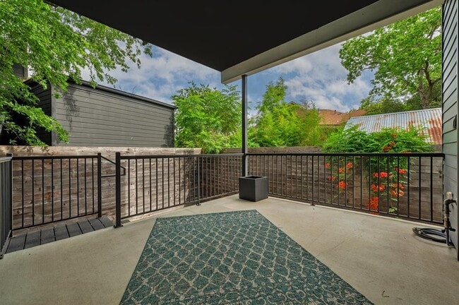 Building Photo - 1208 Hillside Ave