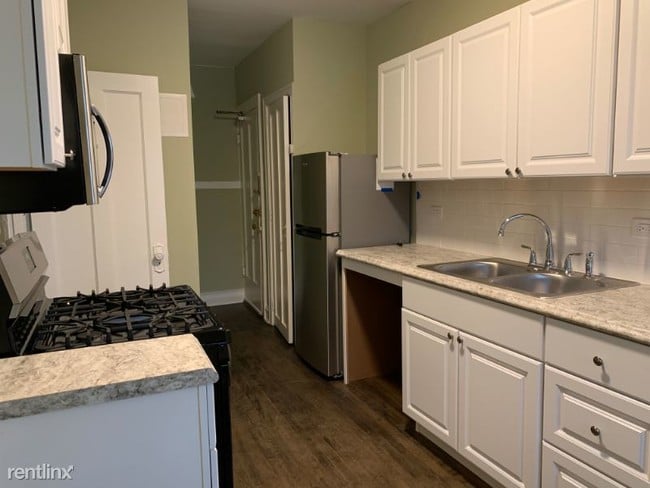 Building Photo - Studio, 1 bath Apartment - 1233 Chicago Ave