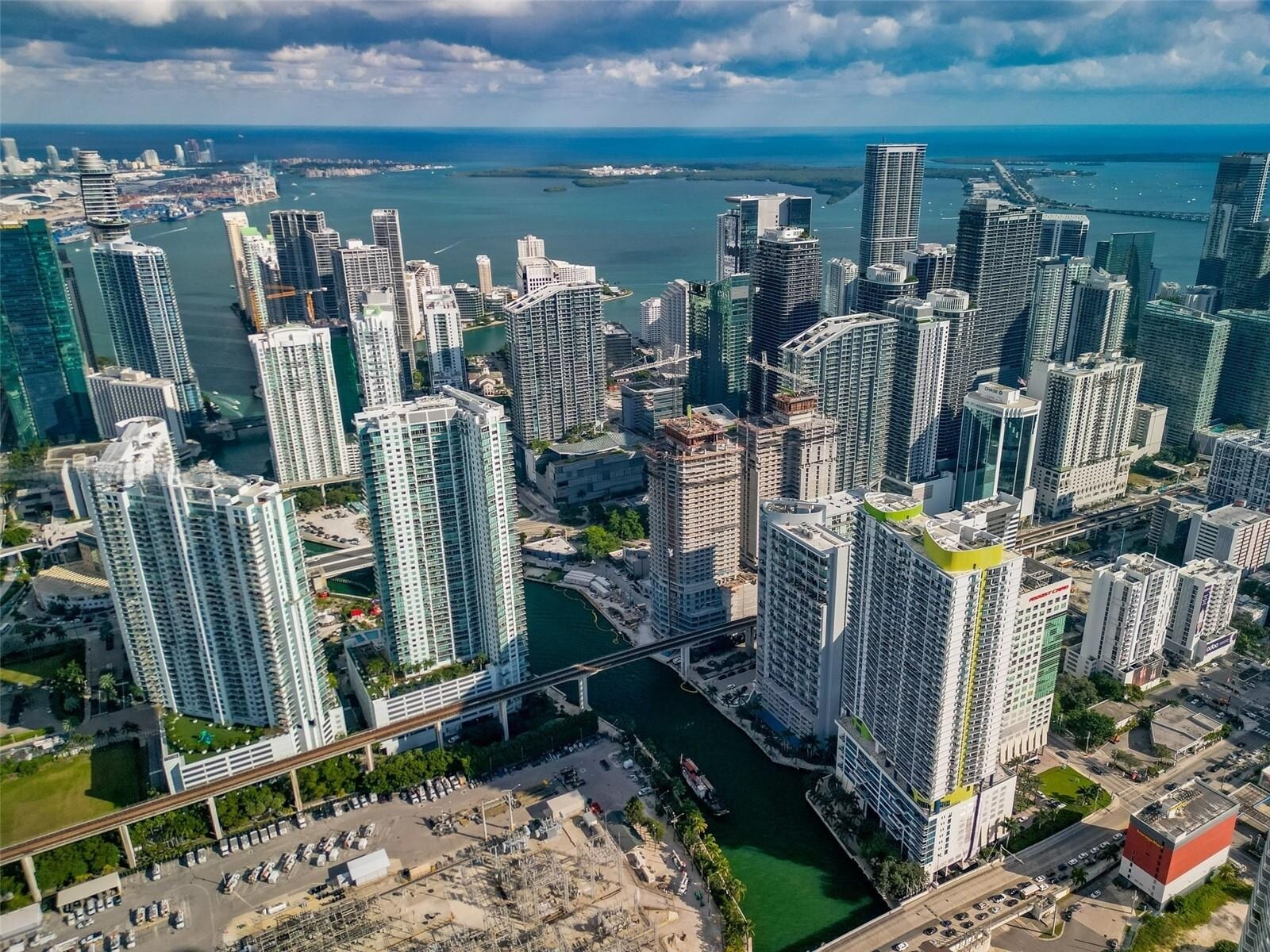 Building Photo - 690 SW 1st Ct