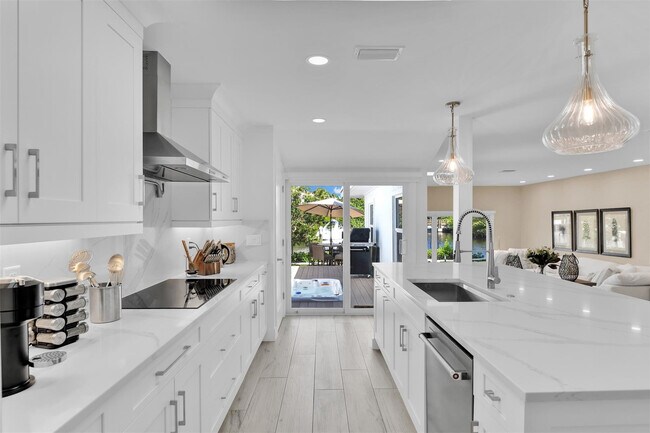 Building Photo - 17026 Bay St