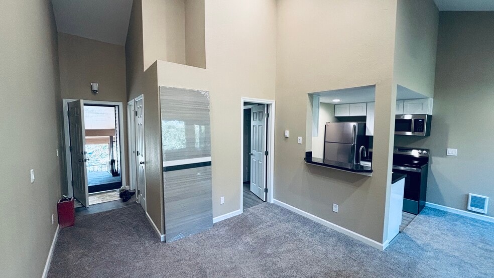 Building Photo - 9971 SE Talbert St