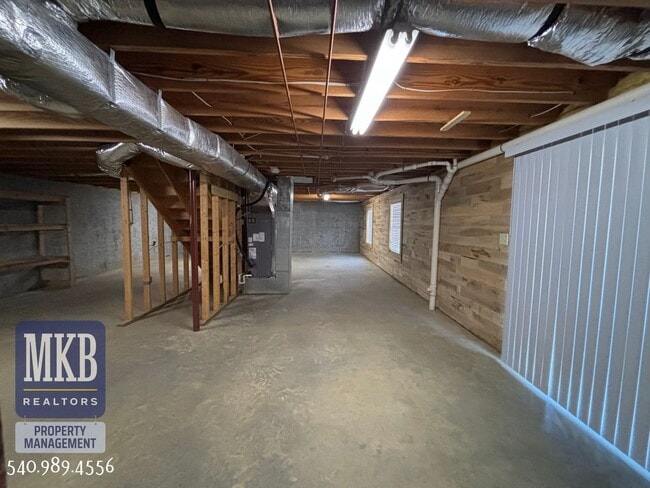 Building Photo - Garden City Home!