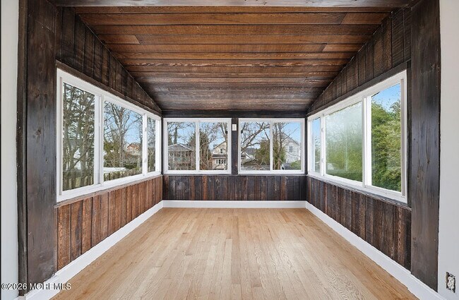 Building Photo - 83 Hennessey St