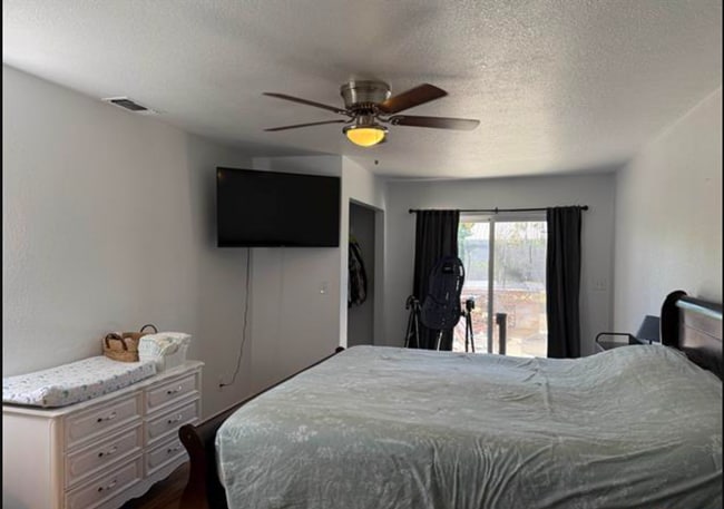 Building Photo - 328 Minckler Ave