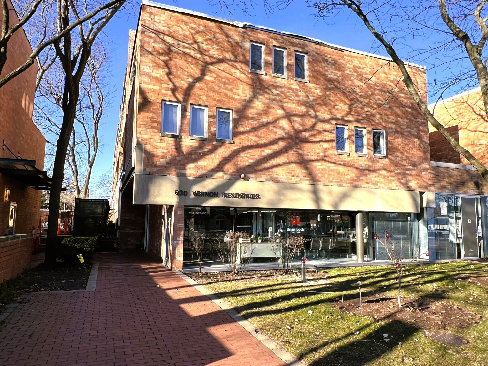 Building Photo - 630 Vernon Ave
