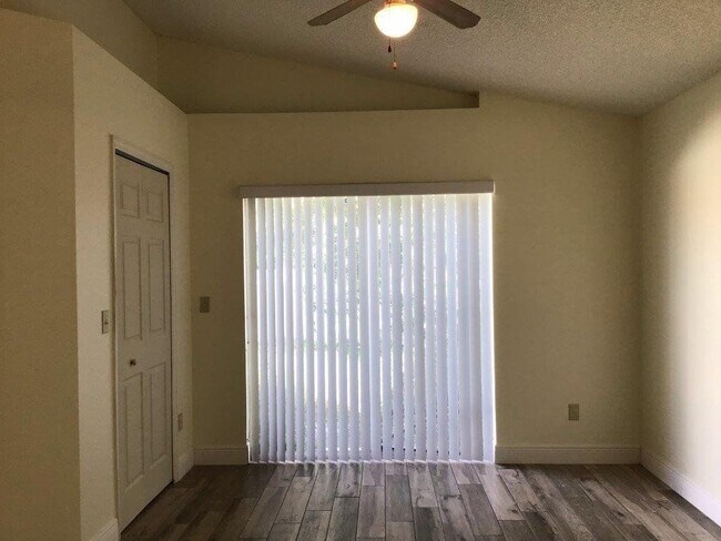 Building Photo - 176 Dahlia Village Cir