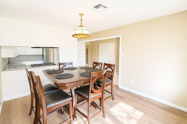 Building Photo - 1424 N Avenue F