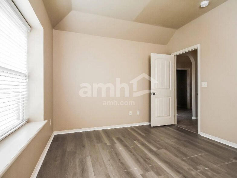 Building Photo - 14537 S Urbana Ct