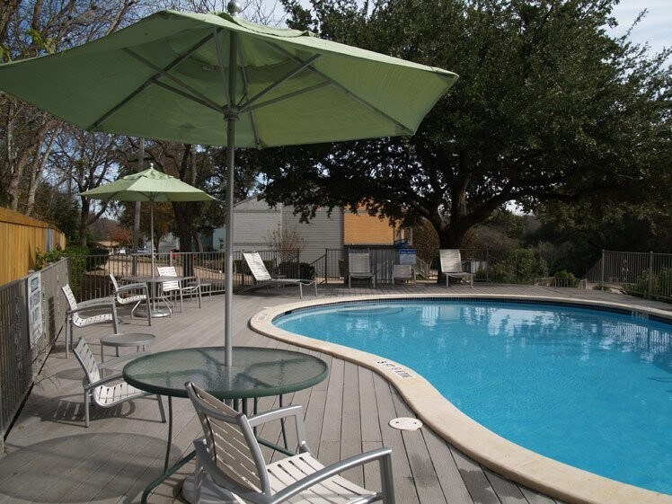 Building Photo - 3204 Manchaca Rd