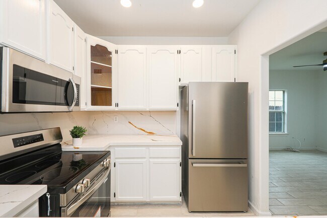 Building Photo - 1000 Ranchway Dr