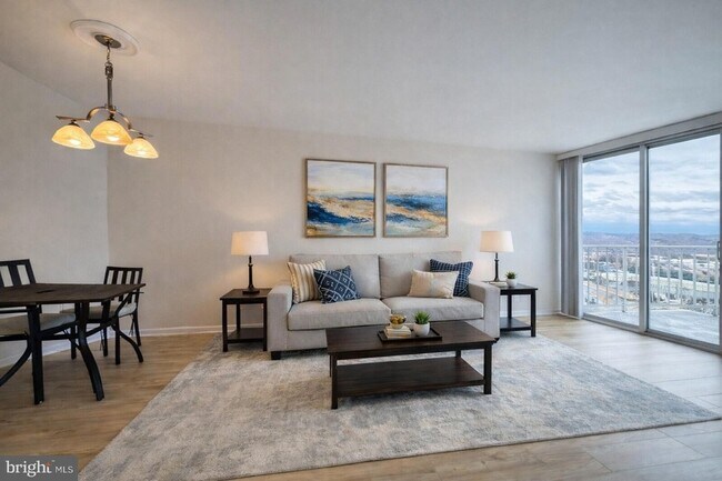 Building Photo - 301 N Beauregard St