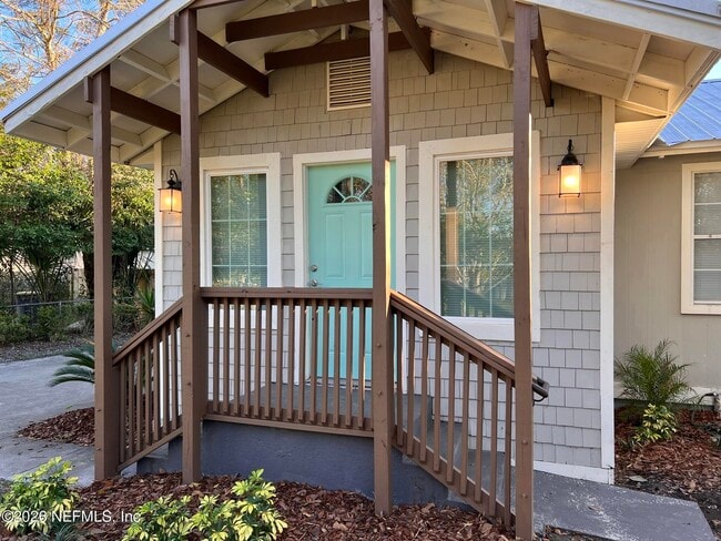 Building Photo - 4550 Crescent St