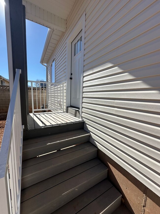 Building Photo - Inviting upstairs unit now available