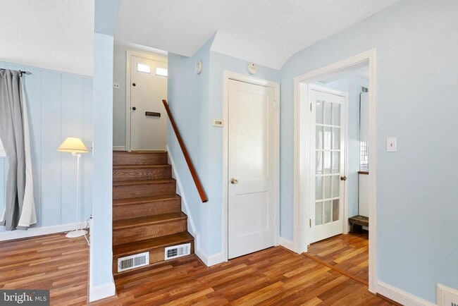 Building Photo - 1611 Ballard St