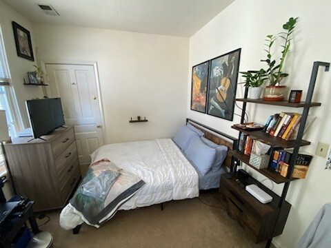 Building Photo - 3018 N Clybourn Ave