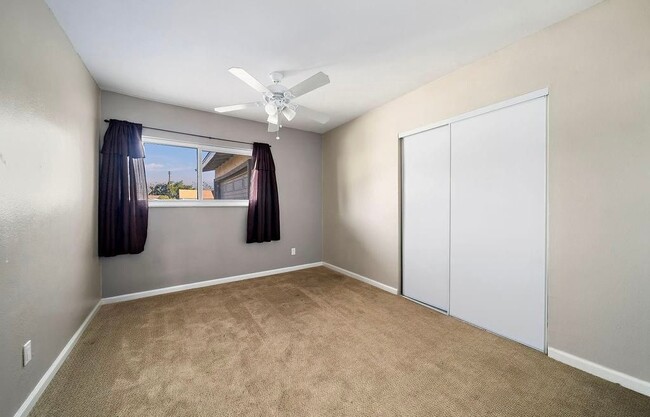 Building Photo - 6638 Lilac Ave