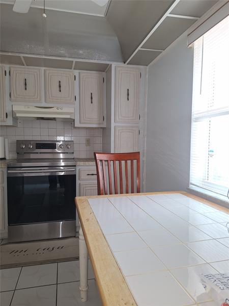 Building Photo - 2821 Somerset Dr