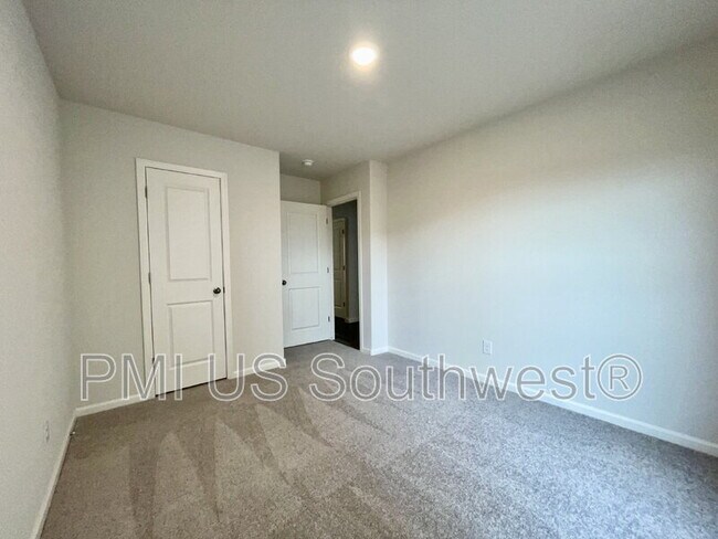 Building Photo - 2411 Village Dr