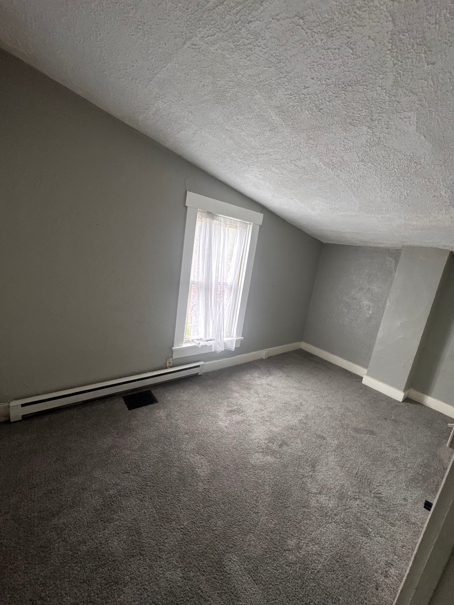 Building Photo - 428 S 2nd St