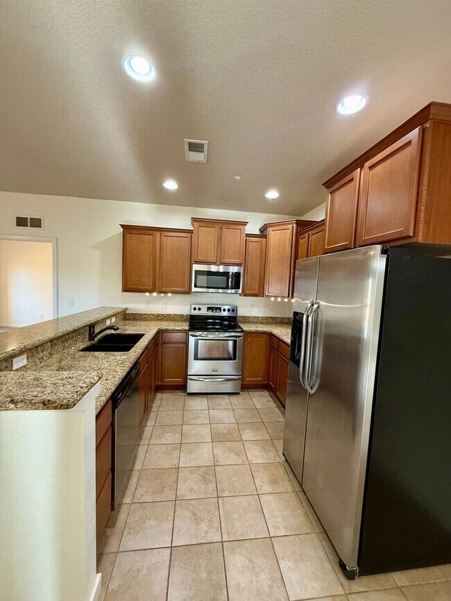 Building Photo - Fantastic 2 Bedroom, 2 Bath Ground Level Condo With Detached Garage in Loveland, Colorado