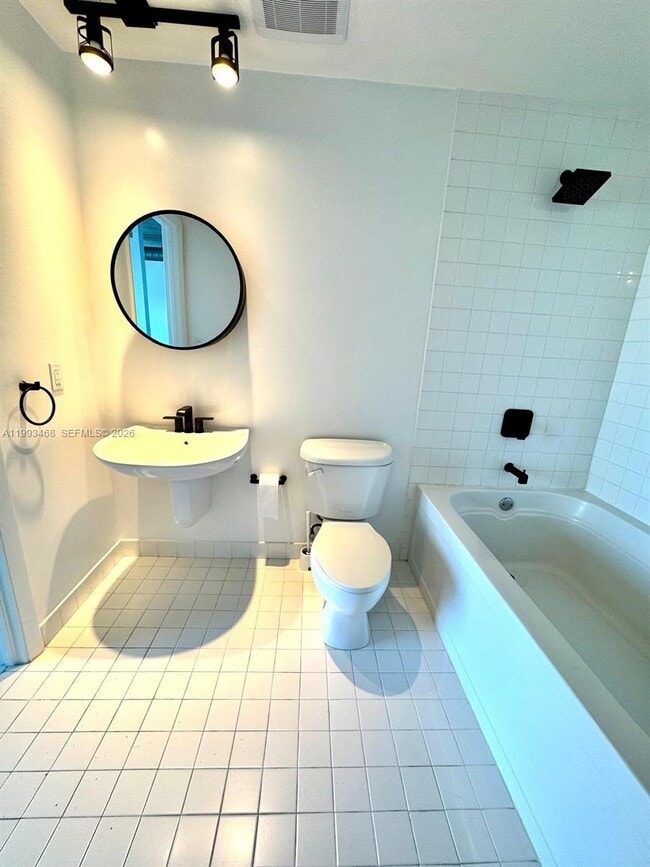 Building Photo - 10 SW South River Dr