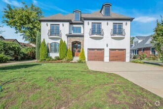 Building Photo - Stunning 5BE/4.5BA in the heart of Green H...