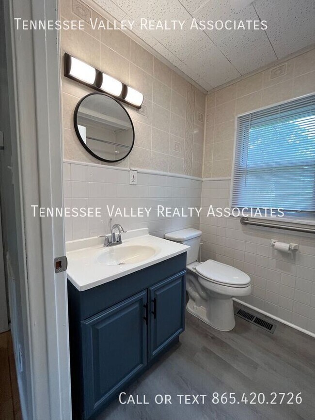 Building Photo - 3009 Cox Ln